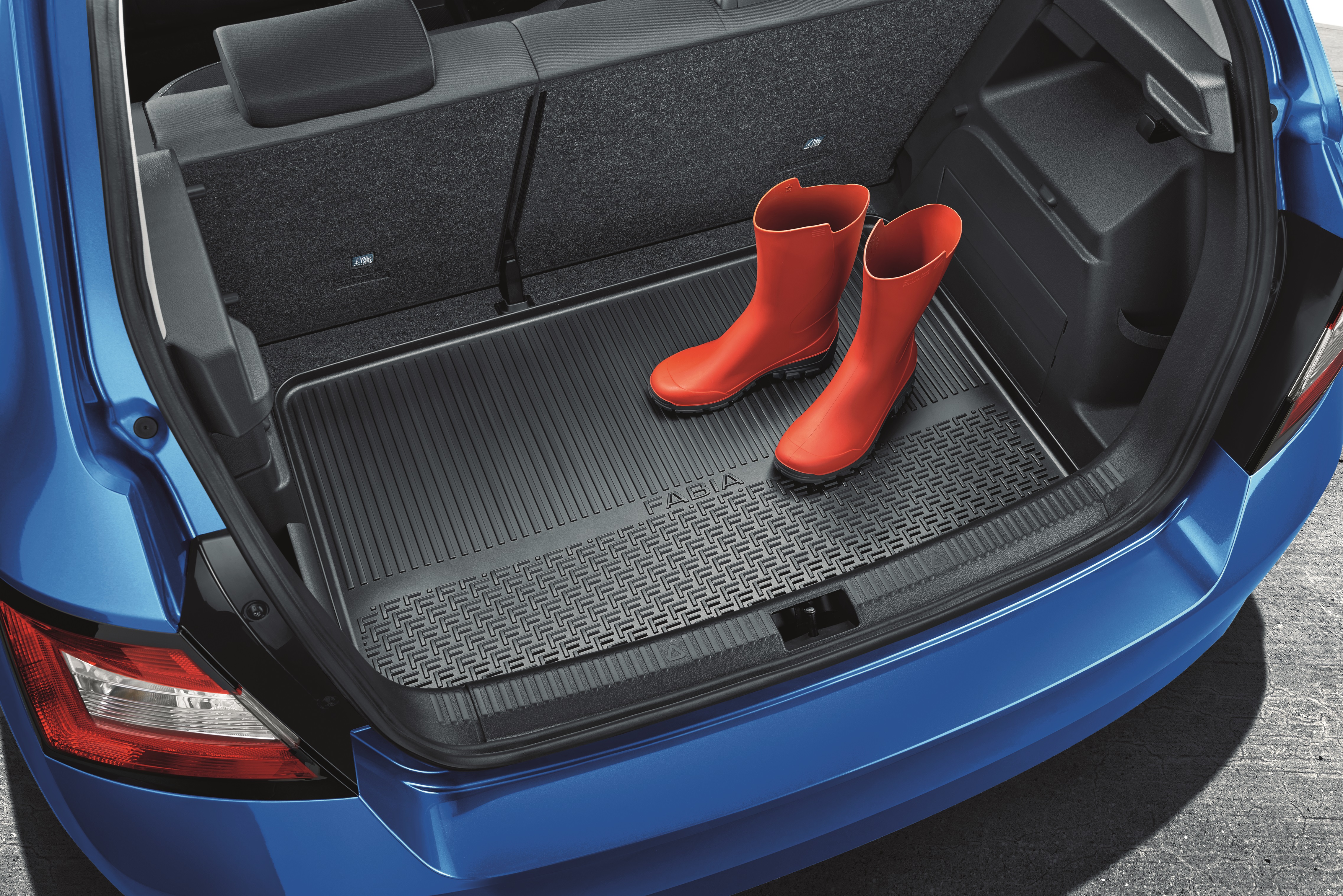 Kofferraummatte mit erhöhtem Rand Fabia III Combi