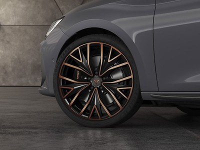 19''-Leichtmetallfelgen Performance in sportlichem Schwarz und Kupfer